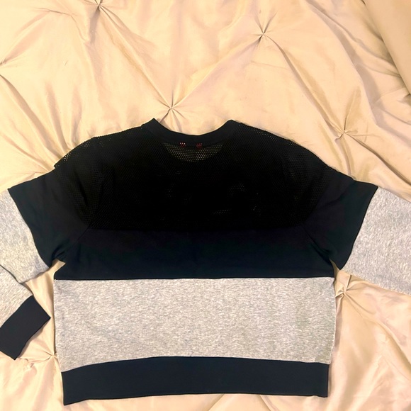 *SALE*Guess Crop Long Sleeve Sweat Shirt - Picture 6 of 9
